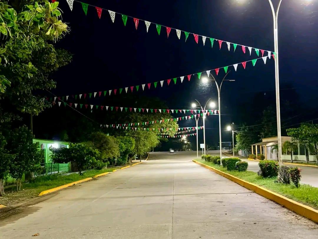 Otatitlán comienza a vestirse de orgullo patrio
